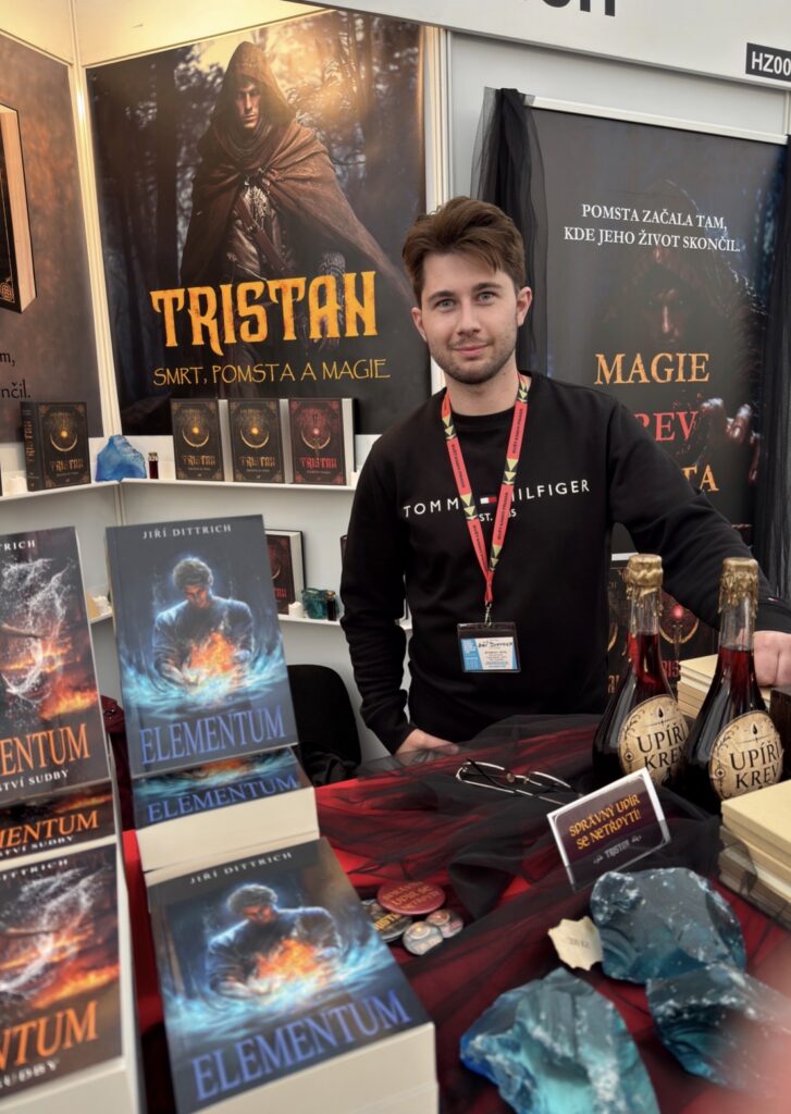 Jirka Dittrich prodává své tituly na veletrhu